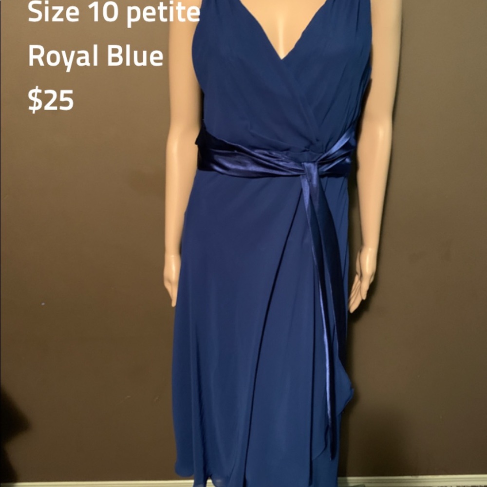 Dresses - Picture 2 of 8